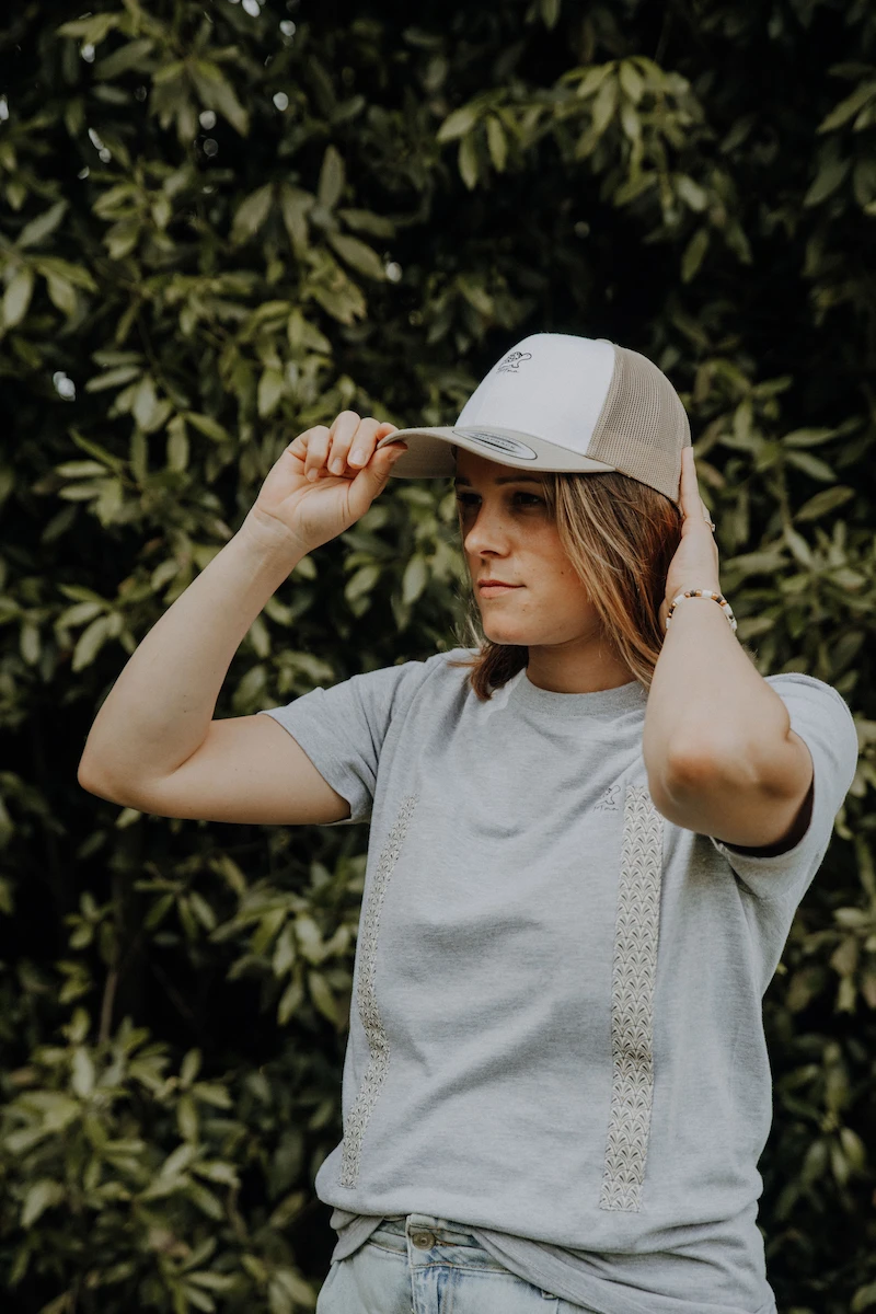 Casquette dorée TT'ma de profil