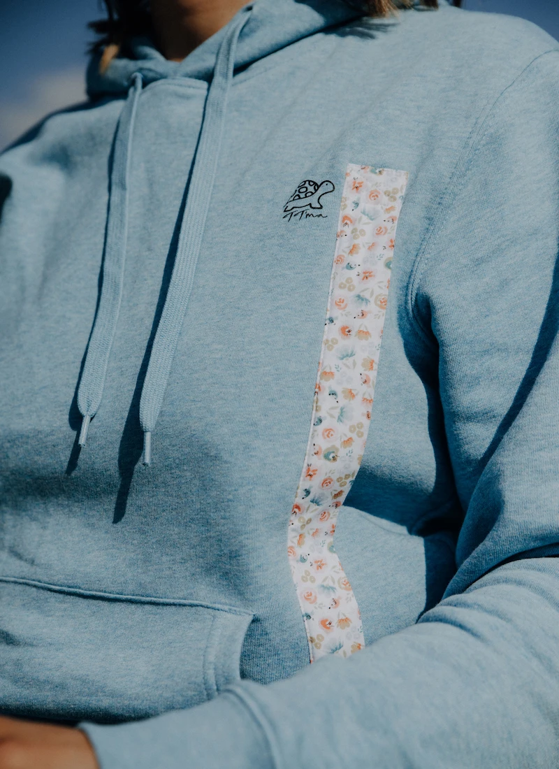 Zoom sur les coutures du Sweat d'allaitement couleur méditerranée